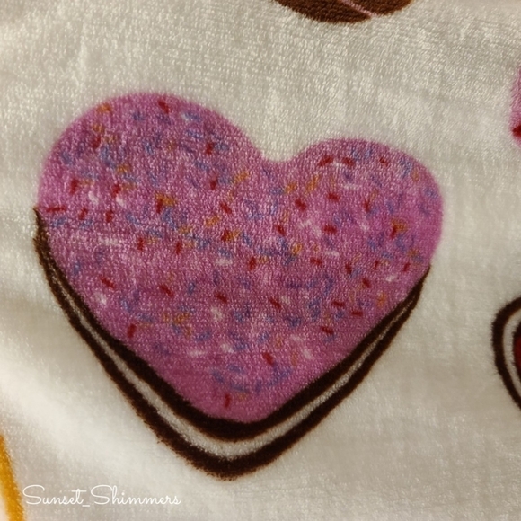 DECO Valentines Heart Donuts Soft Oversized Throw Blanket Home Decor 50"x70" New - Picture 4 of 10